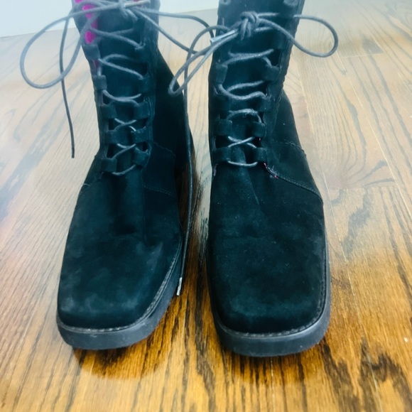 Andre Assous featherweight suede ankle boots SZ 9 made in Spain great condition. - Picture 5 of 8